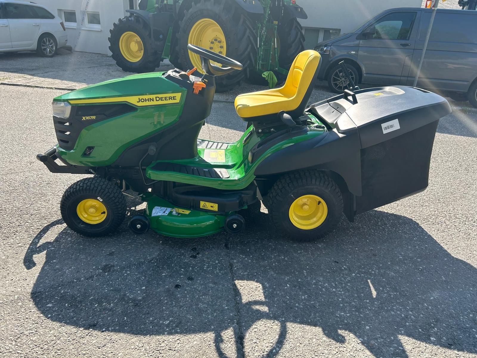 Rasentraktor of the type John Deere X 167 R, Neumaschine in Kirchdorf (Picture 7)