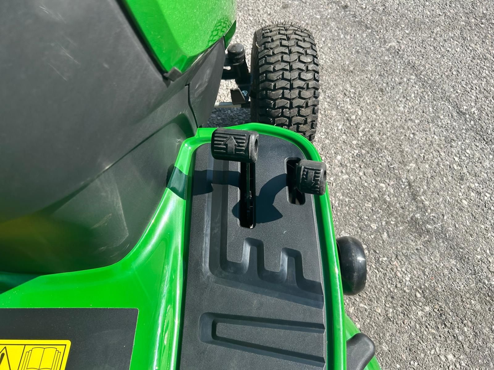 Rasentraktor of the type John Deere X 167 R, Neumaschine in Kirchdorf (Picture 10)