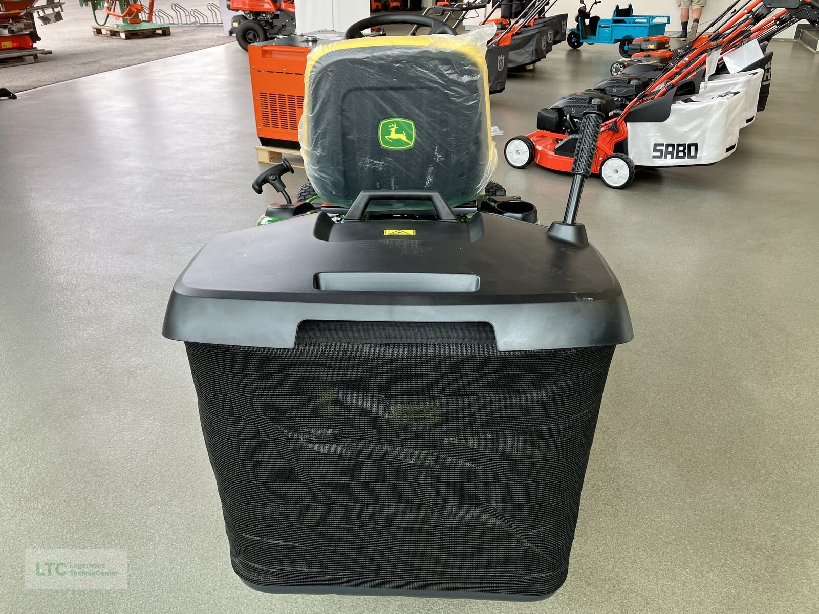 Rasentraktor typu John Deere X 167R, Neumaschine v Redlham (Obrázek 8)