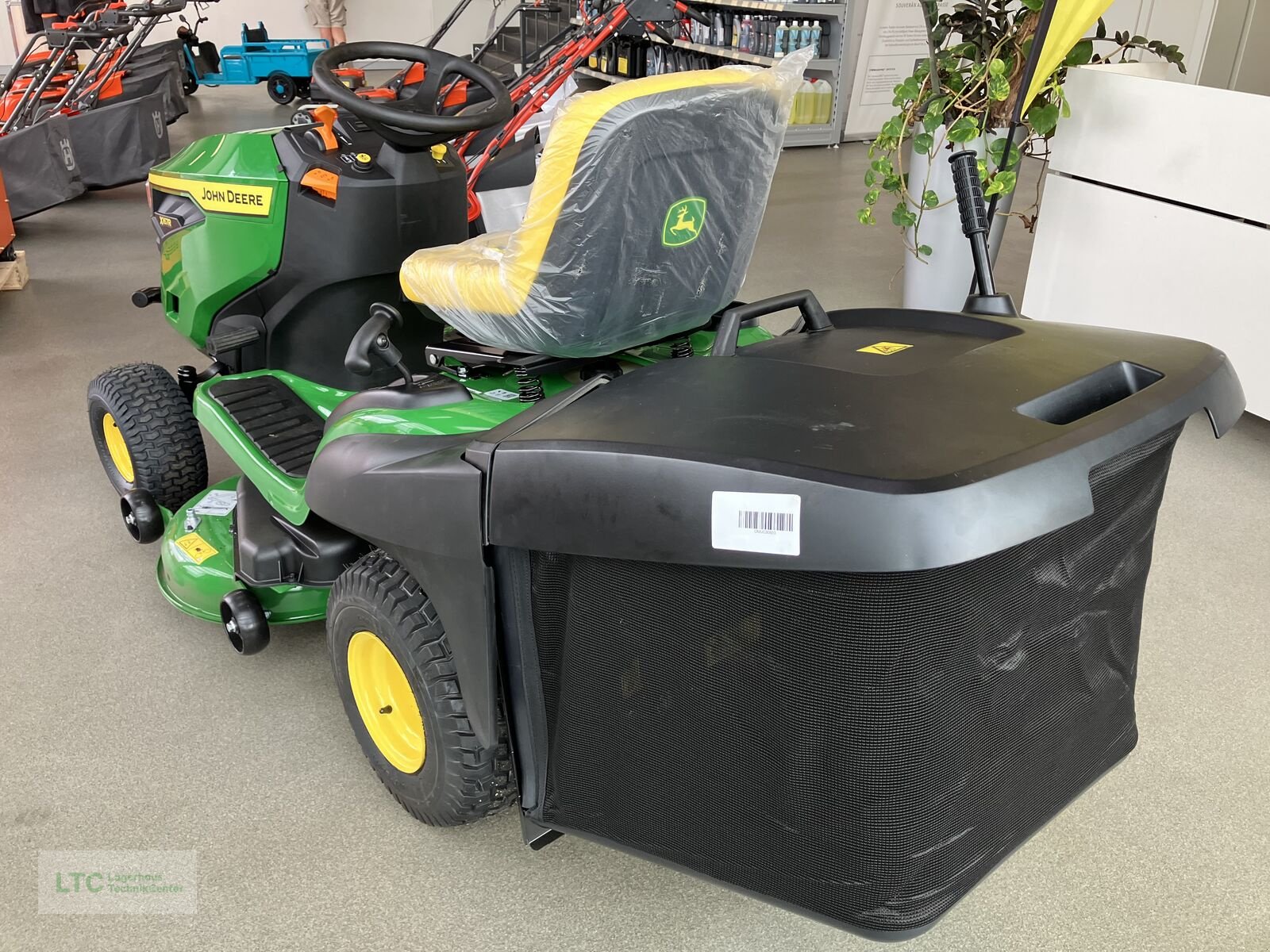 Rasentraktor typu John Deere X 167R, Neumaschine v Redlham (Obrázek 4)