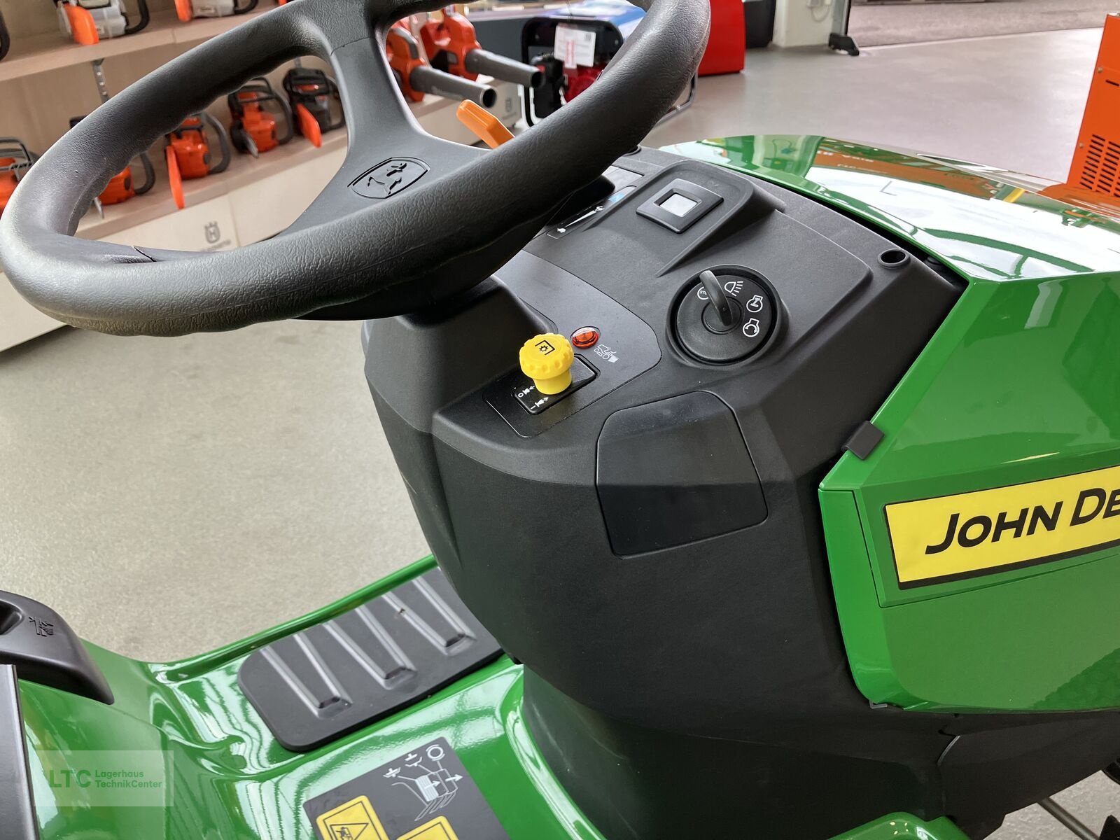 Rasentraktor typu John Deere X 167R, Neumaschine v Redlham (Obrázek 10)