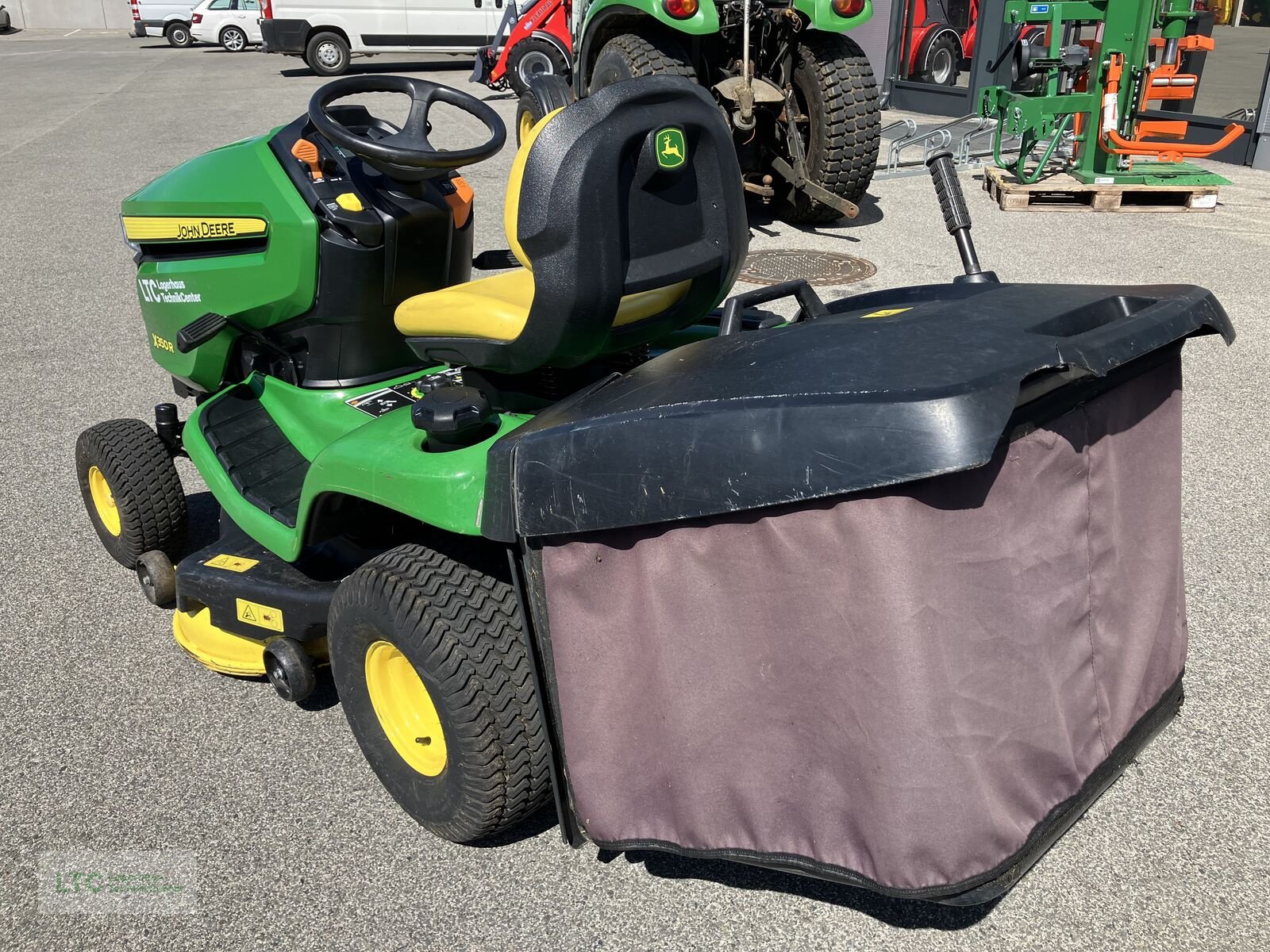 Rasentraktor typu John Deere X 350R, Gebrauchtmaschine v Redlham (Obrázek 4)