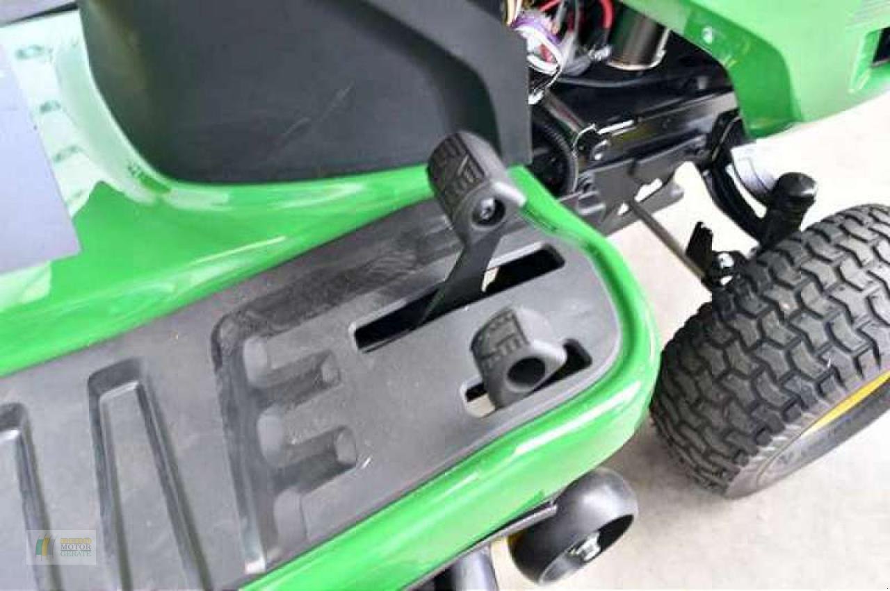 Rasentraktor of the type John Deere X107 RASENTRAKTOR, Neumaschine in Bredstedt (Picture 8)