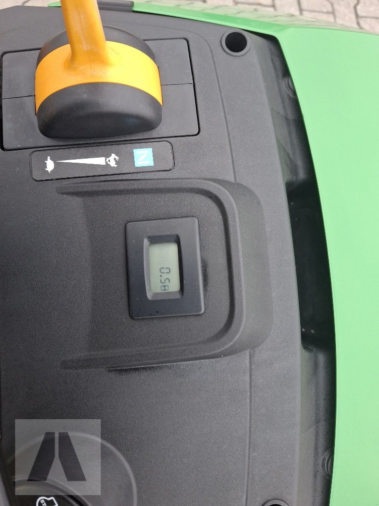 Rasentraktor a típus John Deere X107, Neumaschine ekkor: Regensburg (Kép 4)