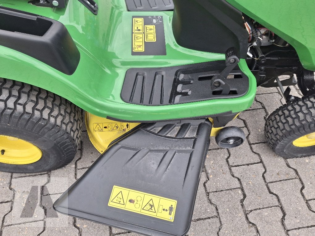 Rasentraktor a típus John Deere X107, Neumaschine ekkor: Regensburg (Kép 5)