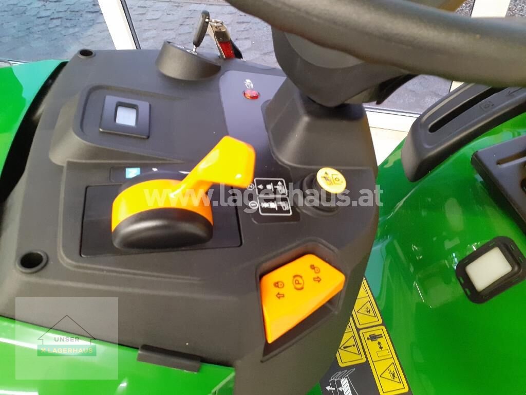 Rasentraktor des Typs John Deere X117R, Neumaschine in Wolkersdorf (Bild 2)