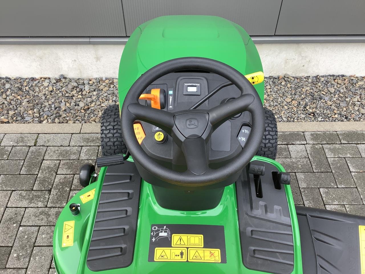 Rasentraktor a típus John Deere X127, Neumaschine ekkor: Greven (Kép 8)