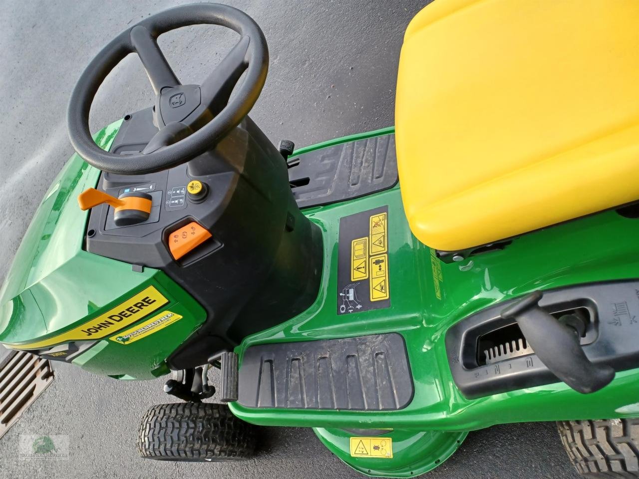 Rasentraktor a típus John Deere X147R, Neumaschine ekkor: Steinwiesen (Kép 5)