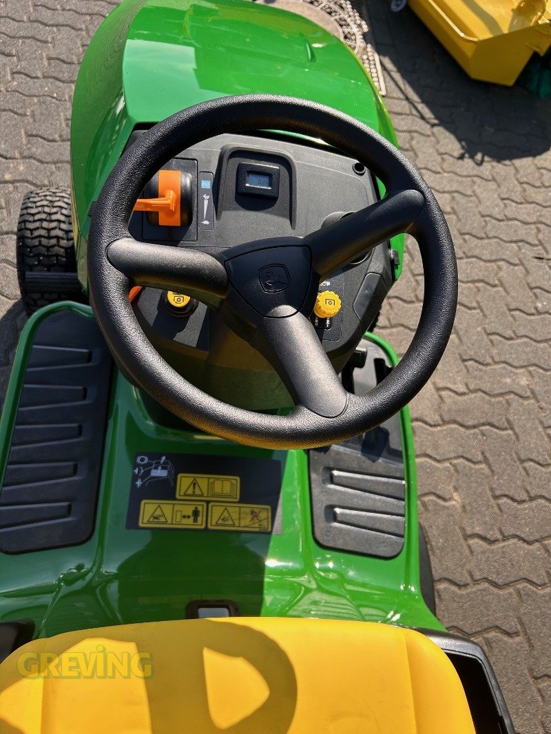 Rasentraktor a típus John Deere X147R, Neumaschine ekkor: Wesseling-Berzdorf (Kép 3)