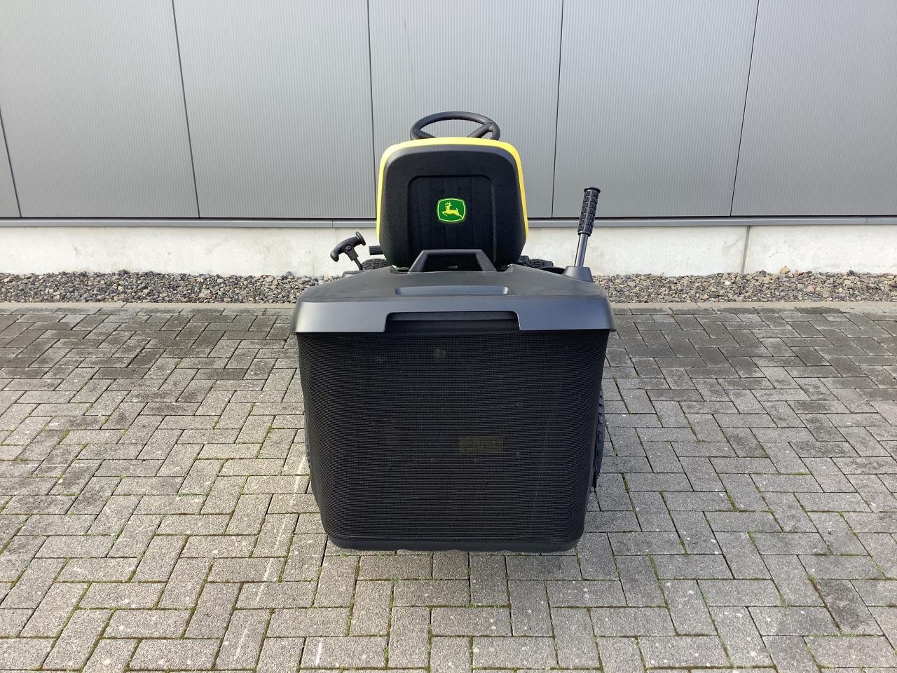 Rasentraktor des Typs John Deere X147R, Neumaschine in Mönchengladbach (Bild 5)