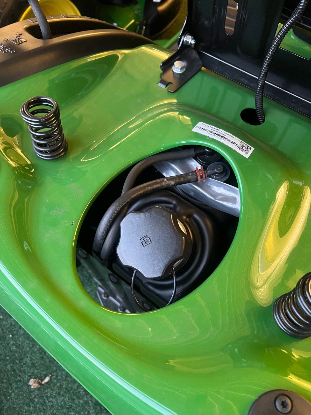 Rasentraktor of the type John Deere x167, Neumaschine in München (Picture 5)