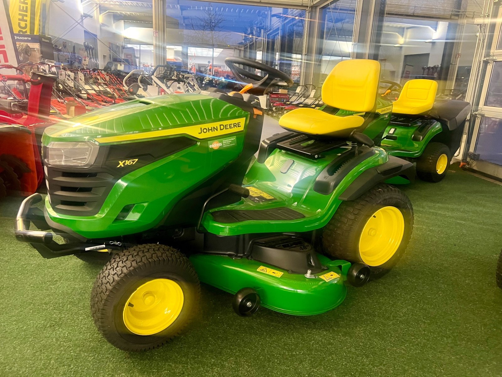 Rasentraktor of the type John Deere x167, Neumaschine in München (Picture 18)