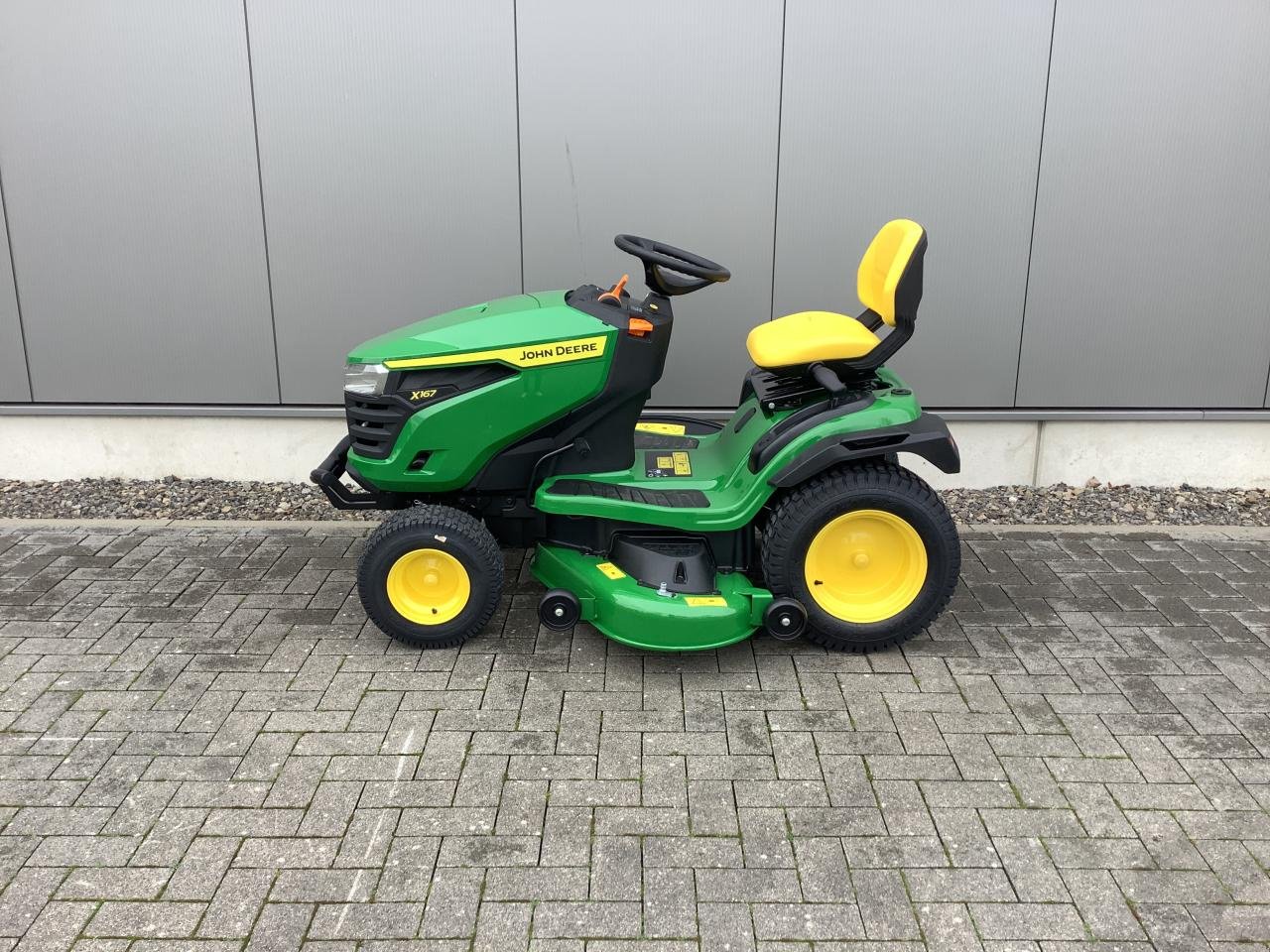 Rasentraktor des Typs John Deere X167, Neumaschine in Stralsund (Bild 3)