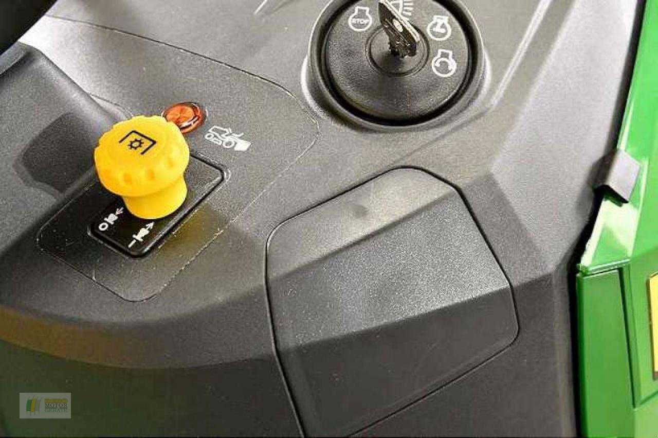 Rasentraktor del tipo John Deere X167R RASENTRAKTOR, Neumaschine en Bredstedt (Imagen 8)