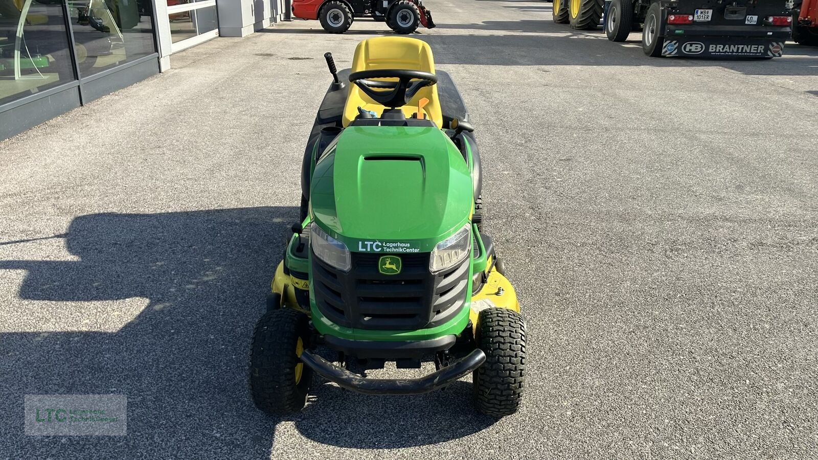 Rasentraktor a típus John Deere X167R, Vorführmaschine ekkor: Eggendorf (Kép 5)