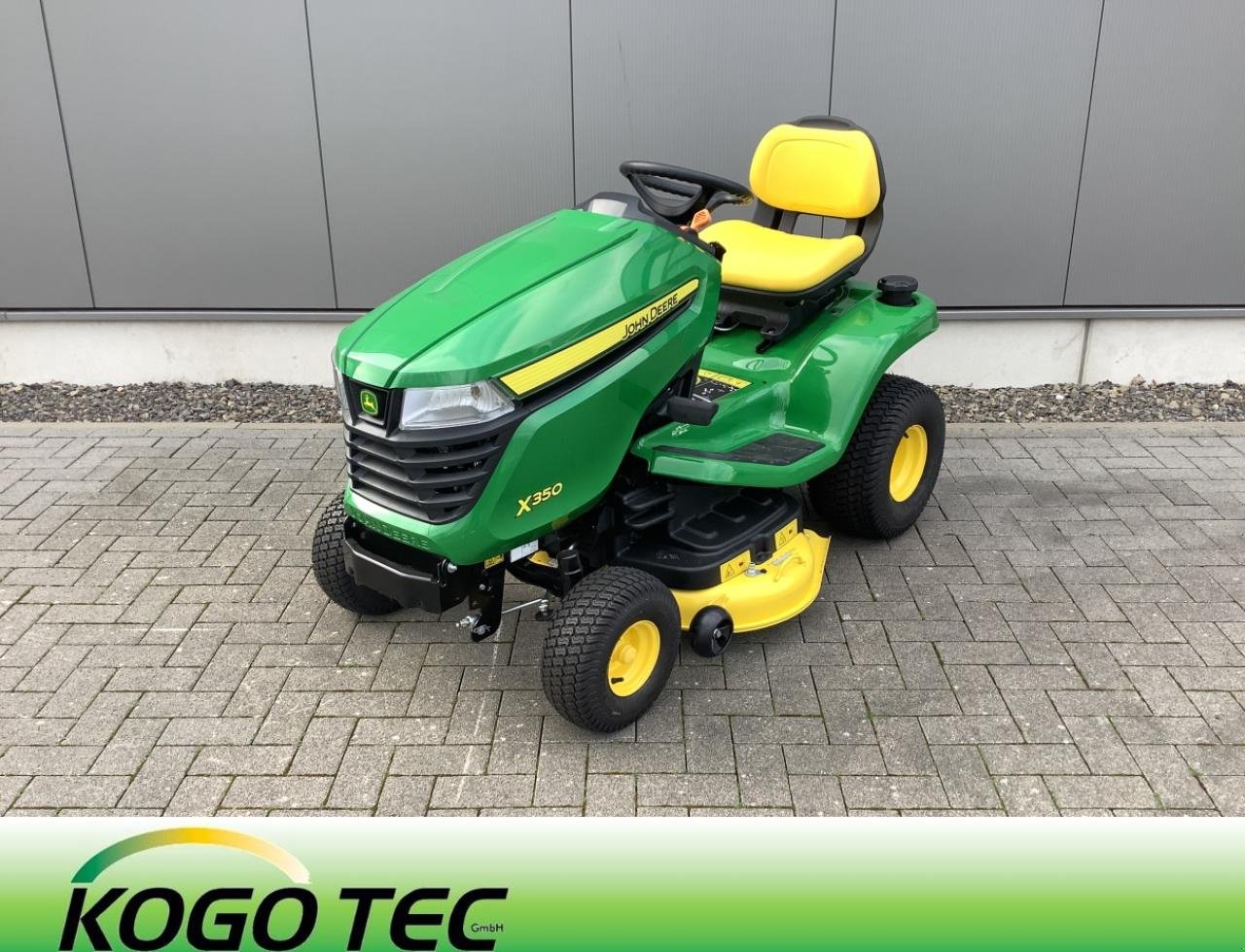 Rasentraktor des Typs John Deere X350, Neumaschine in Mönchengladbach (Bild 1)