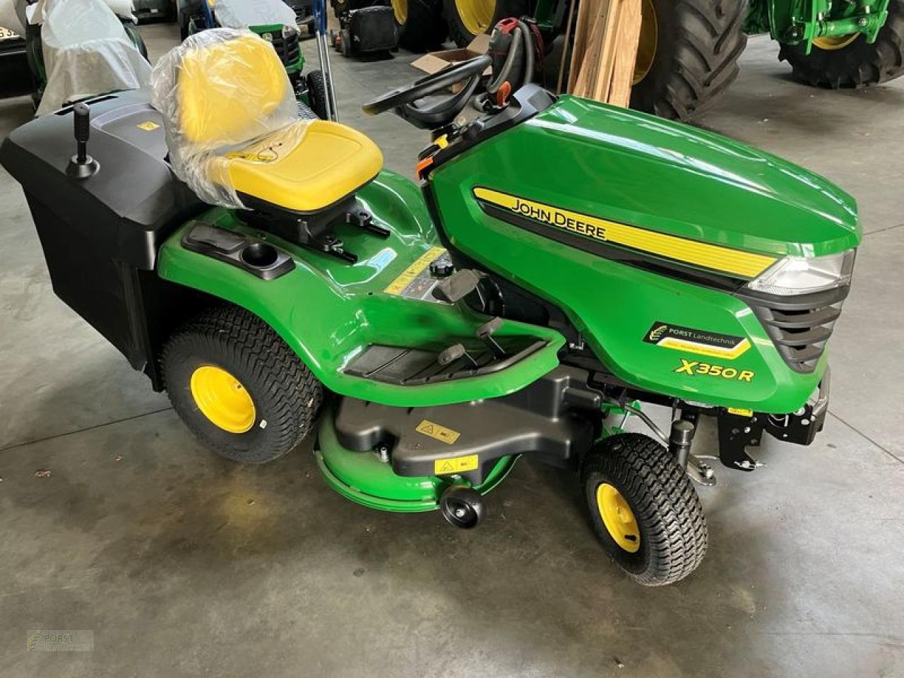 Rasentraktor des Typs John Deere X350R, Neumaschine in Jahnatal (Bild 1)