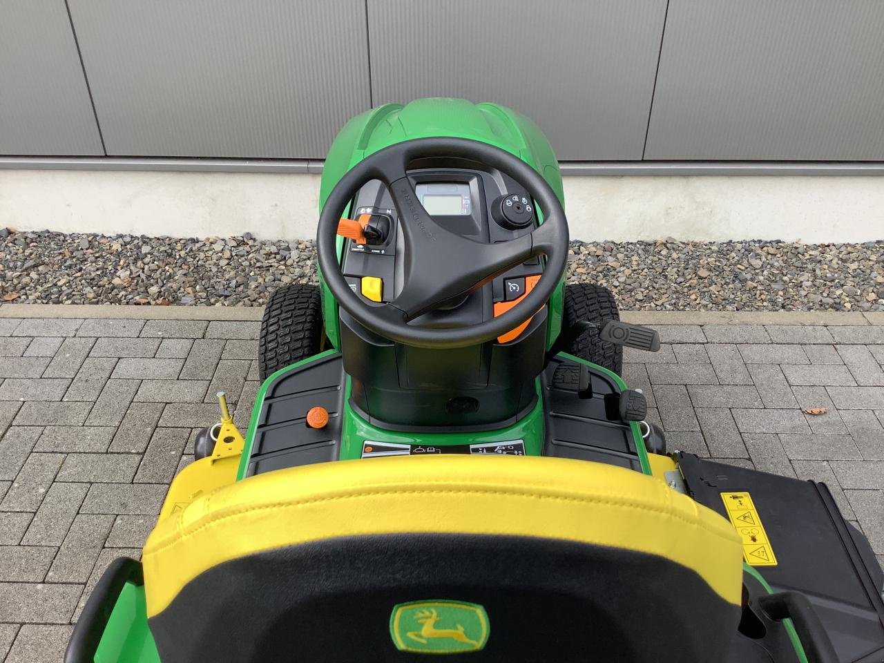 Rasentraktor des Typs John Deere X584, Neumaschine in Greven (Bild 7)