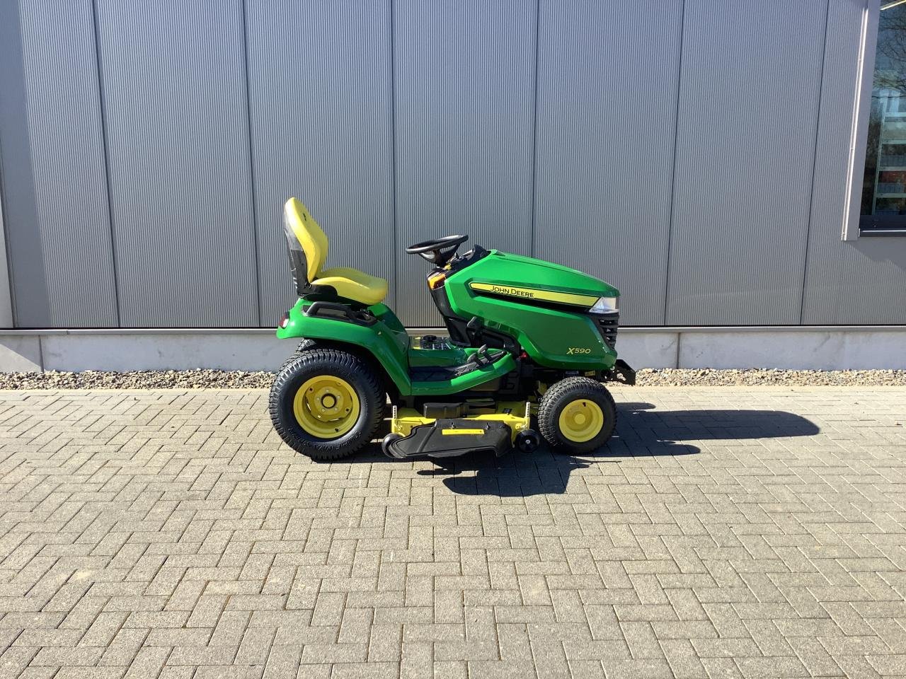 Rasentraktor des Typs John Deere X590, Neumaschine in Greven (Bild 5)