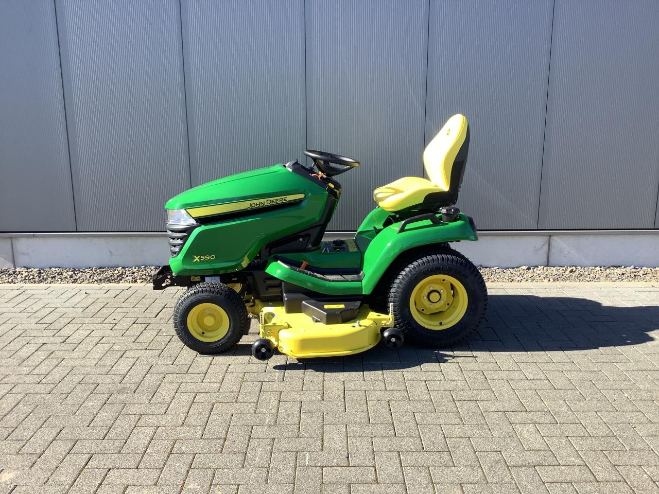 Rasentraktor typu John Deere X590, Neumaschine v Stralsund (Obrázek 7)