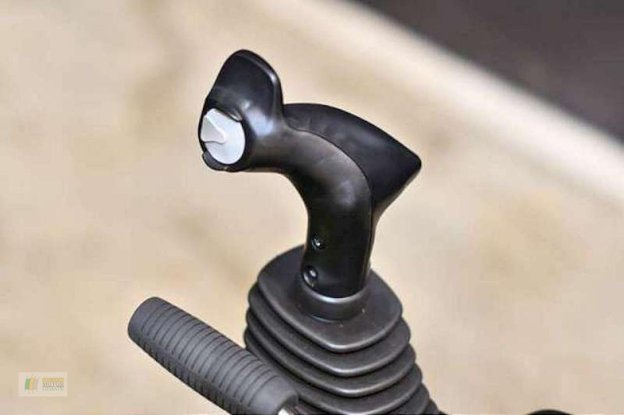 Rasentraktor of the type John Deere X950R RASENTRAKTOR M, Neumaschine in Cloppenburg (Picture 4)