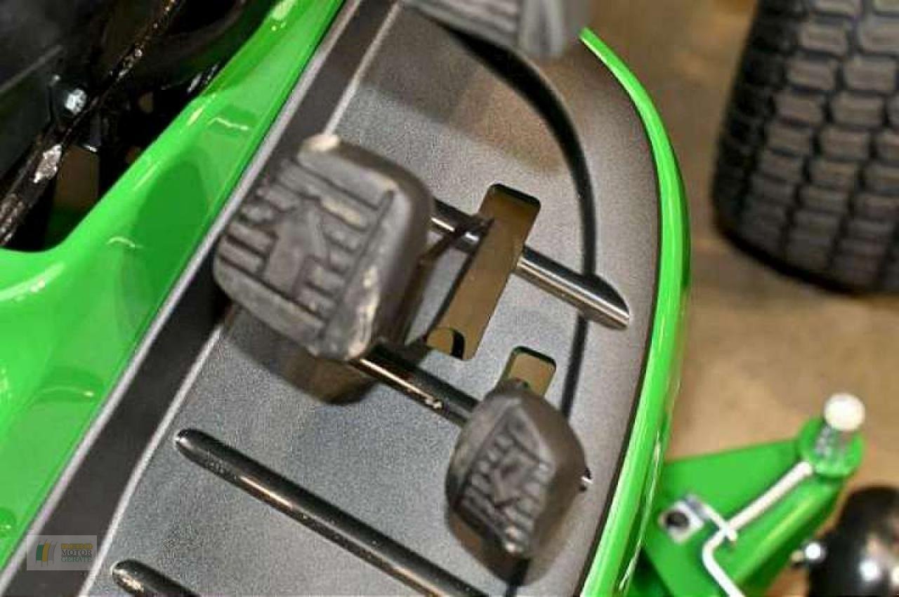 Rasentraktor of the type John Deere X950R RASENTRAKTOR M, Neumaschine in Cloppenburg (Picture 5)