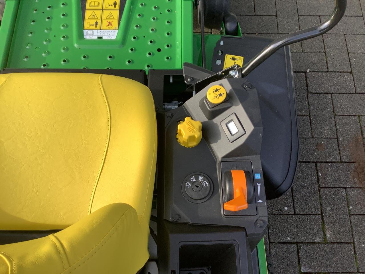 Rasentraktor tip John Deere Z315E, Gebrauchtmaschine in Stralsund (Poză 9)