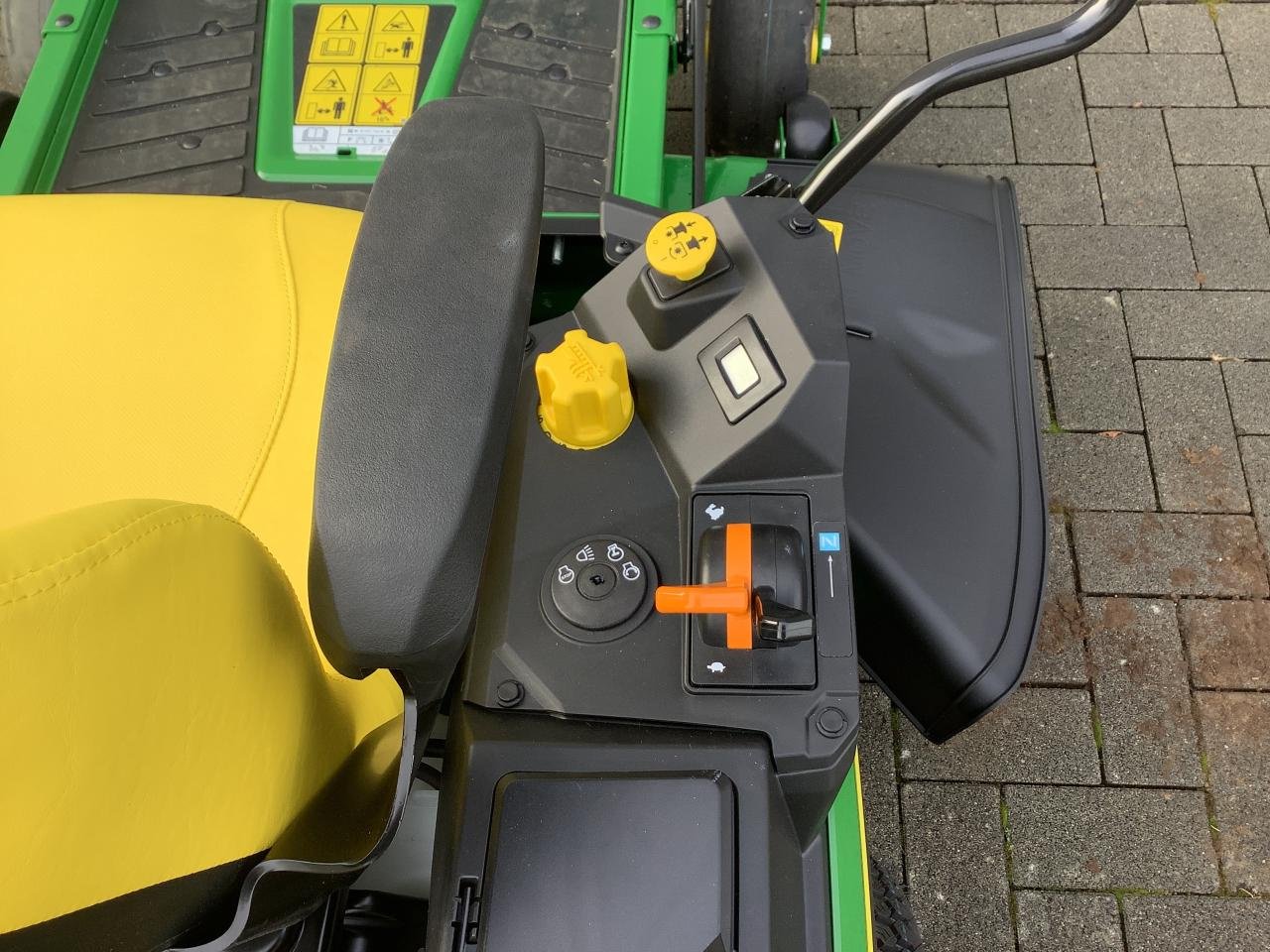 Rasentraktor typu John Deere Z320R, Neumaschine w Dorsten-Wulfen (Zdjęcie 9)