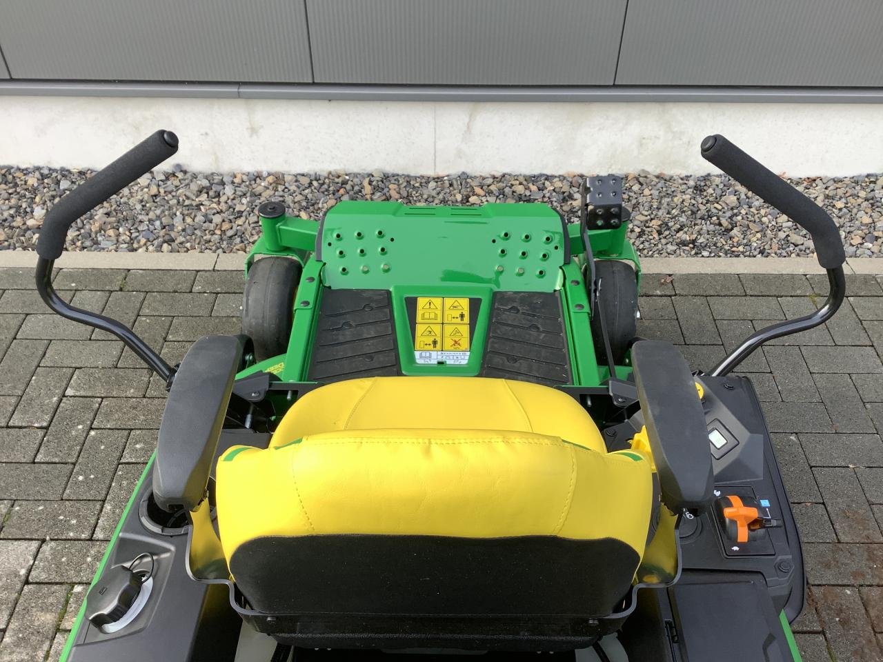 Rasentraktor des Typs John Deere Z320R, Neumaschine in Mönchengladbach (Bild 8)