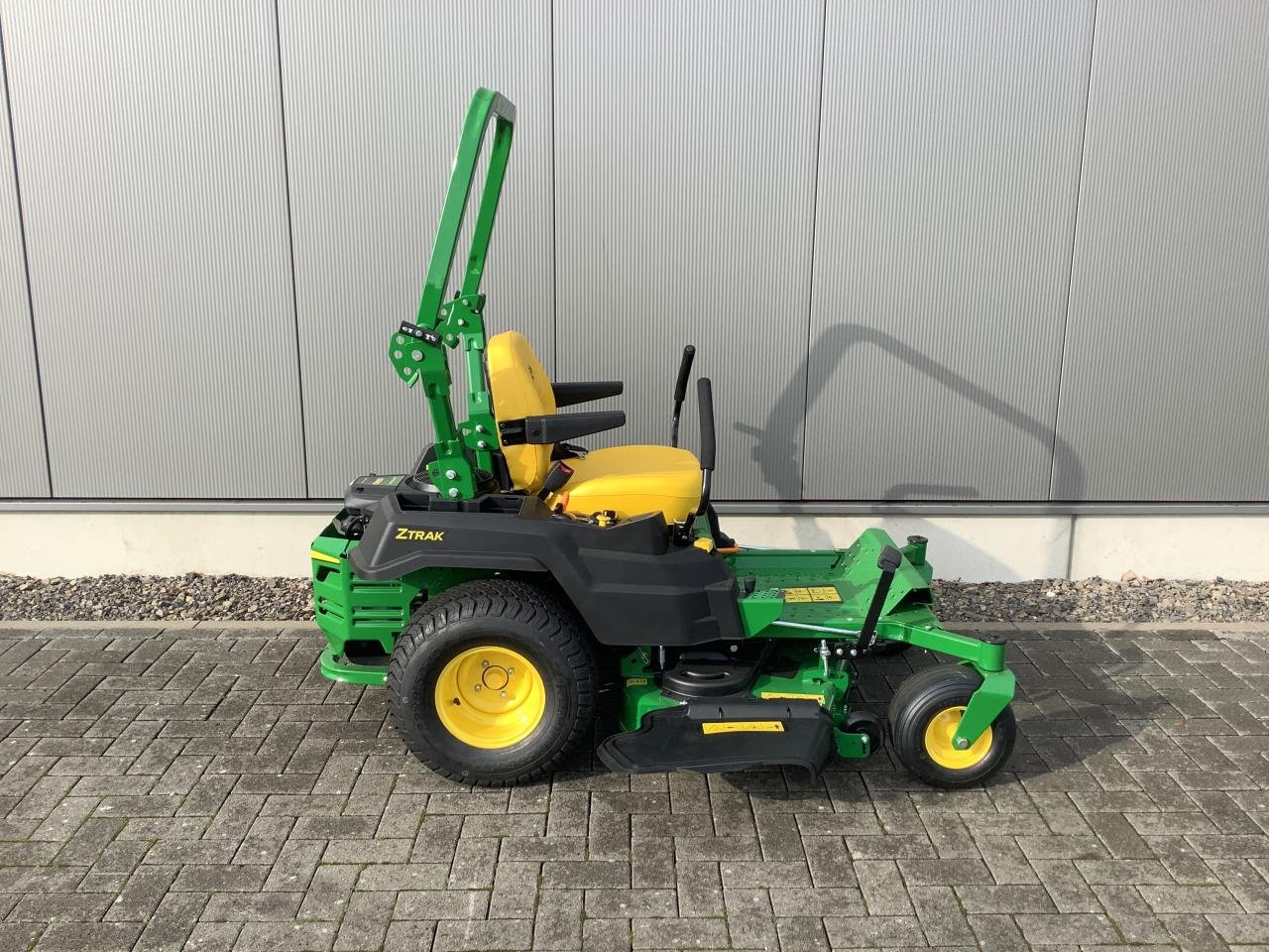 Rasentraktor des Typs John Deere Z515E, Neumaschine in Stralsund (Bild 4)