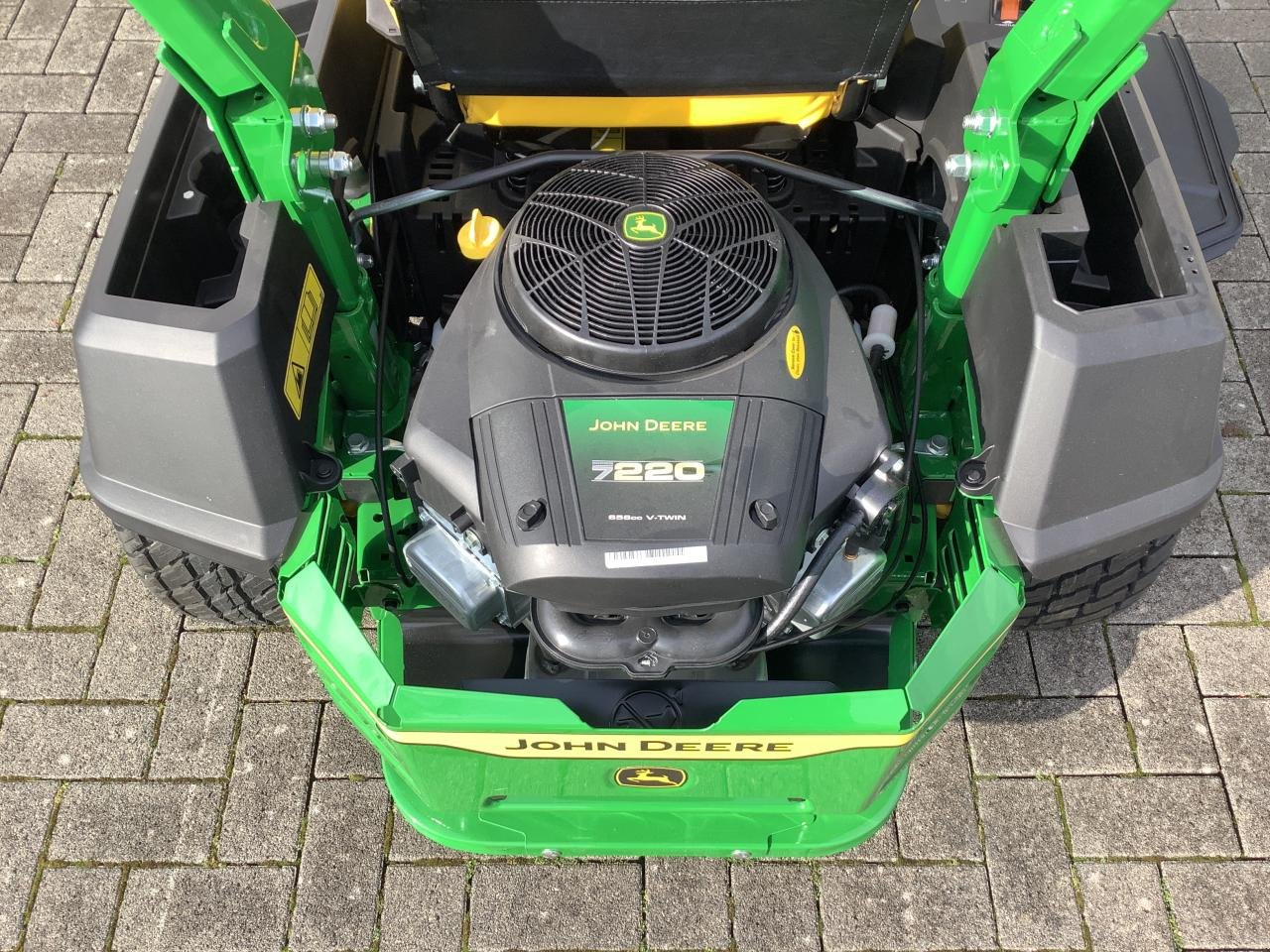 Rasentraktor des Typs John Deere Z515E, Neumaschine in Stralsund (Bild 7)