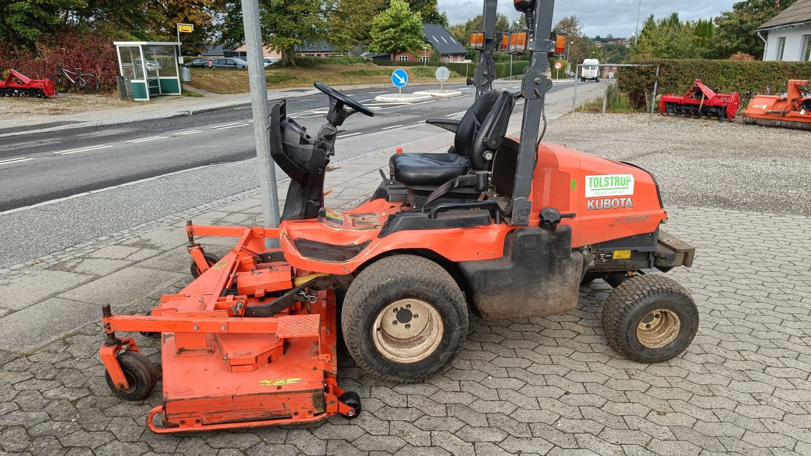 Rasentraktor des Typs Kubota F3890 med 4 WD og spare, Gebrauchtmaschine in Egtved (Bild 1)