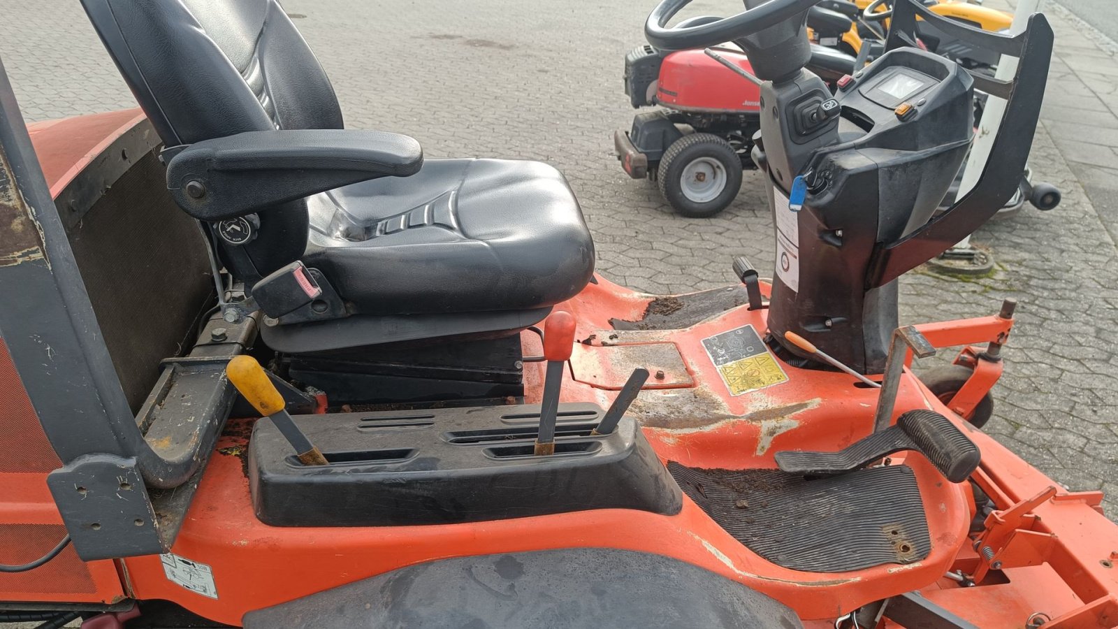 Rasentraktor des Typs Kubota F3890 med 4 WD og spare, Gebrauchtmaschine in Egtved (Bild 16)