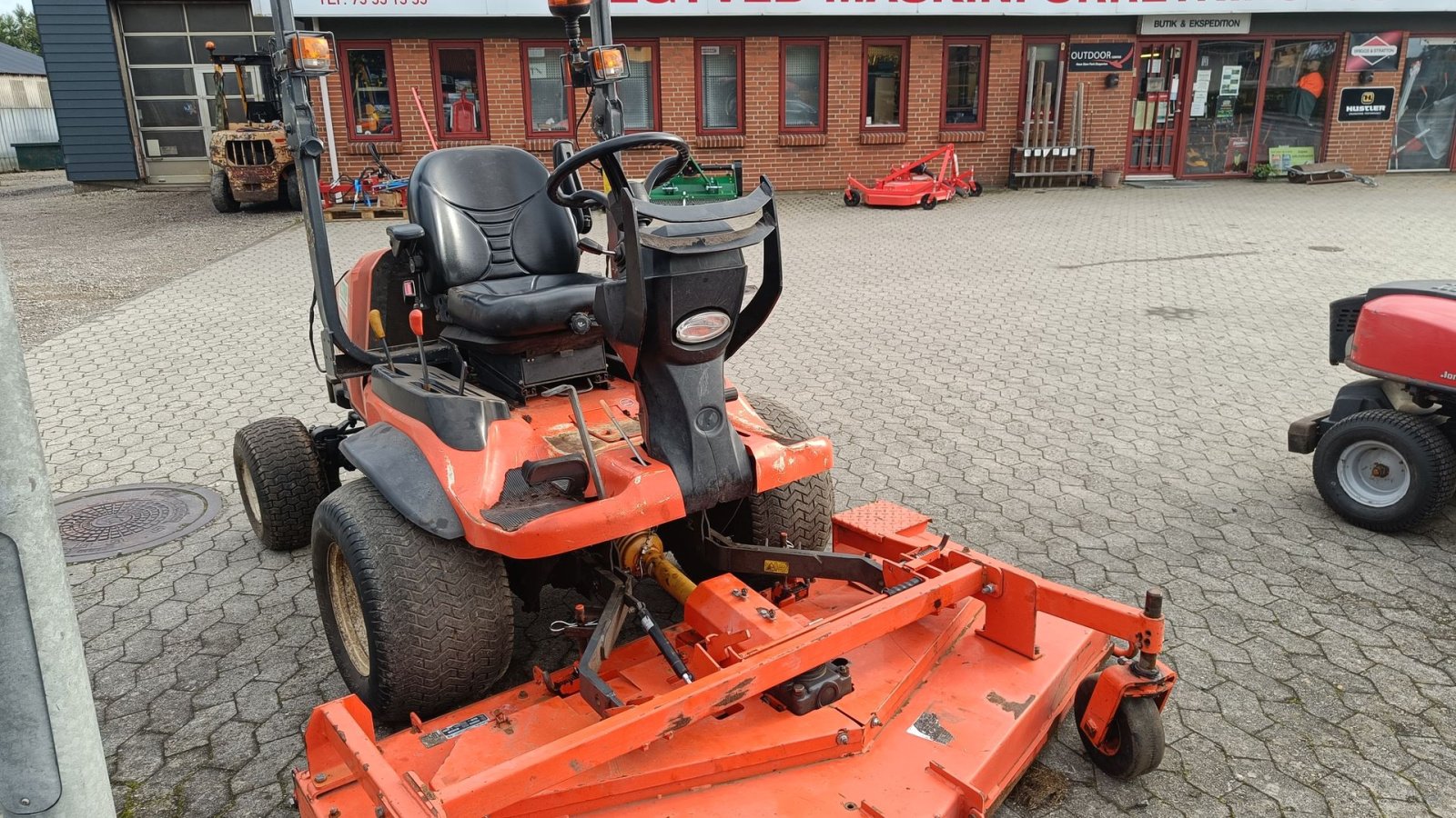 Rasentraktor des Typs Kubota F3890 med 4 WD og spare, Gebrauchtmaschine in Egtved (Bild 3)