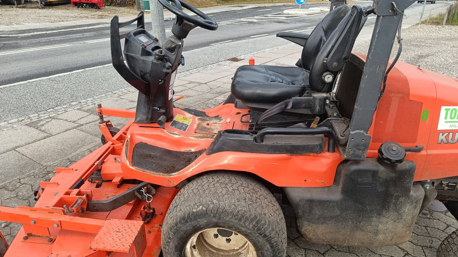 Rasentraktor des Typs Kubota F3890 med 4 WD og spare, Gebrauchtmaschine in Egtved (Bild 15)