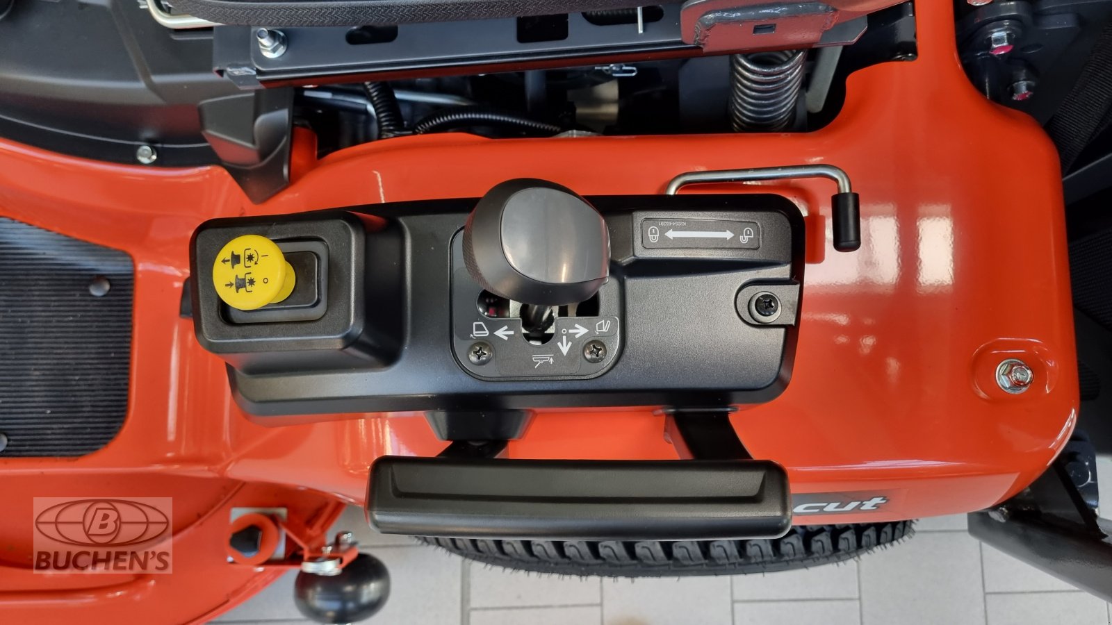 Rasentraktor des Typs Kubota G261-HD Sportplatzmäher, Neumaschine in Olpe (Bild 11)