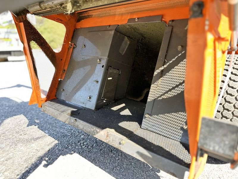 Rasentraktor des Typs Kubota GR 1600 II Rops Rasentraktor, Gebrauchtmaschine in St. Marienkirchen (Bild 12)