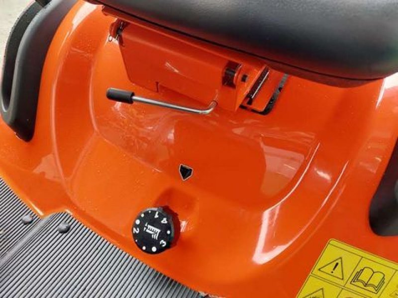 Rasentraktor del tipo Kubota GR 1600 II, Neumaschine In Bergheim (Immagine 10)