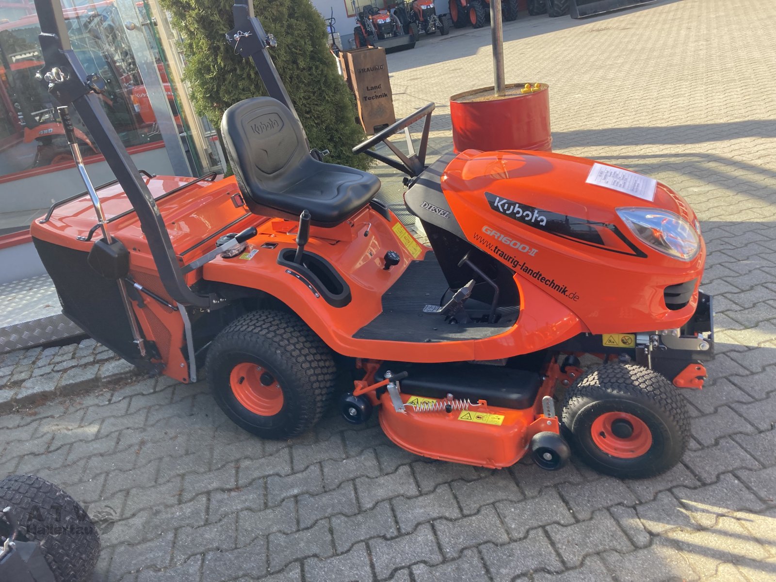 Rasentraktor des Typs Kubota GR 1600 III, Neumaschine in Schweitenkirchen (Bild 1)