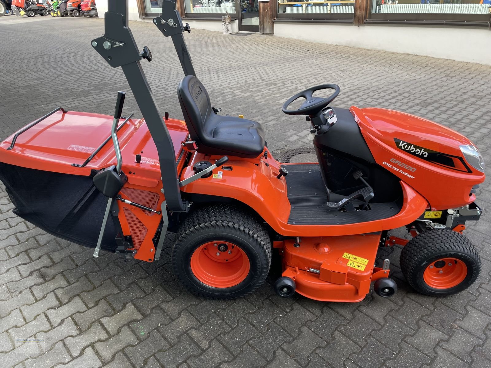 Rasentraktor des Typs Kubota GR 2120 II, Neumaschine in Obing (Bild 3)
