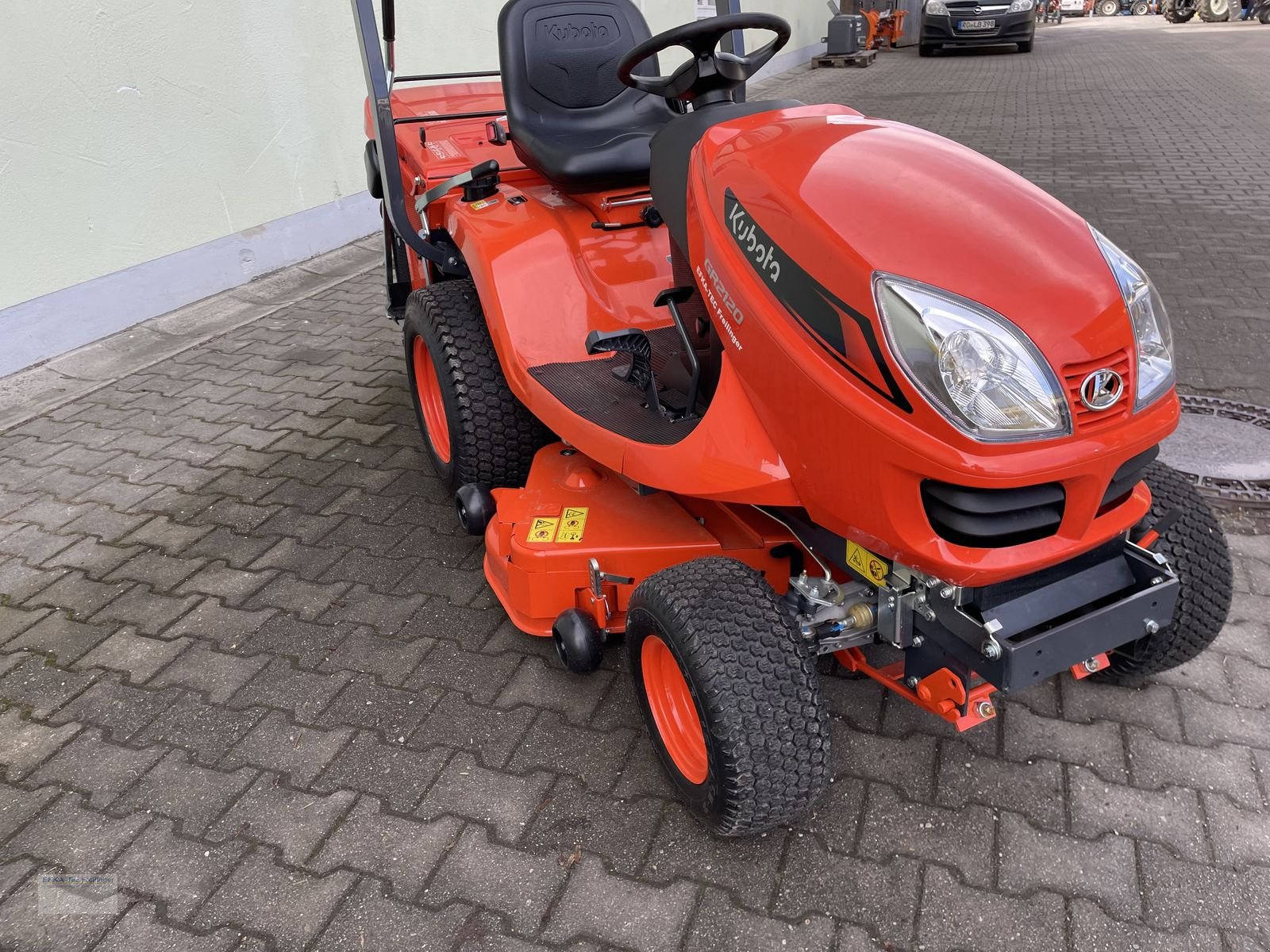 Rasentraktor des Typs Kubota GR 2120 II, Neumaschine in Obing (Bild 2)