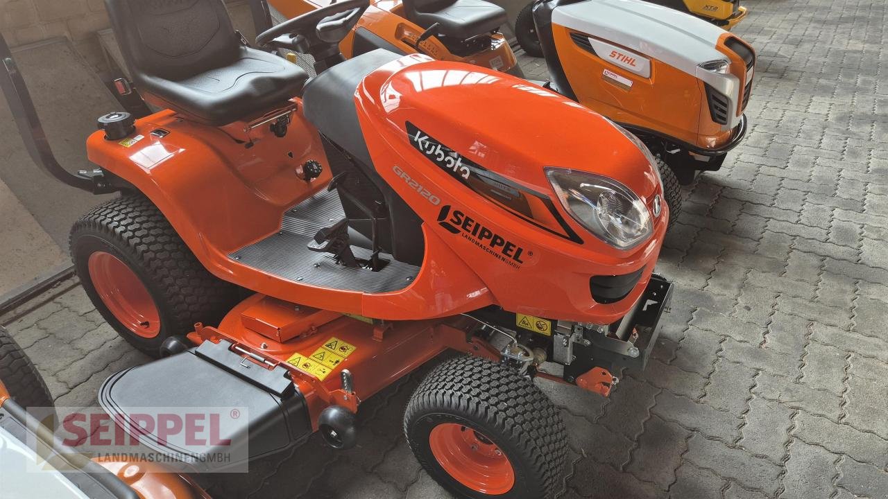 Rasentraktor des Typs Kubota GR 2120 S ALLRAD SEITENAUSWURF, Neumaschine in Groß-Umstadt (Bild 1)