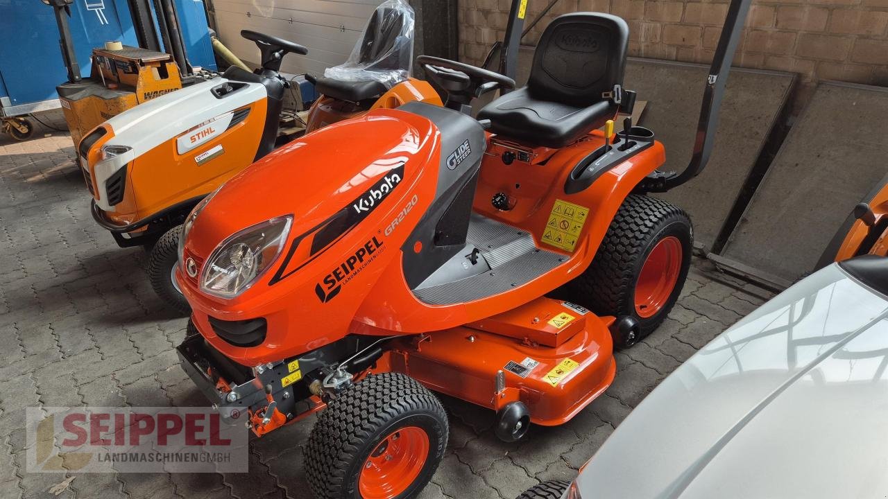 Rasentraktor des Typs Kubota GR 2120 S ALLRAD SEITENAUSWURF, Neumaschine in Groß-Umstadt (Bild 2)