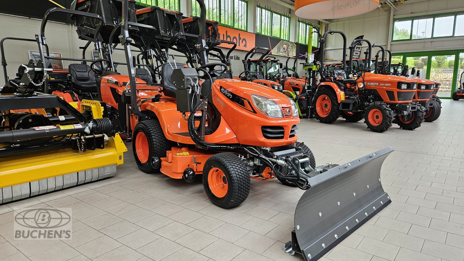 Rasentraktor des Typs Kubota GR2120 Schneeschild, Neumaschine in Olpe (Bild 1)