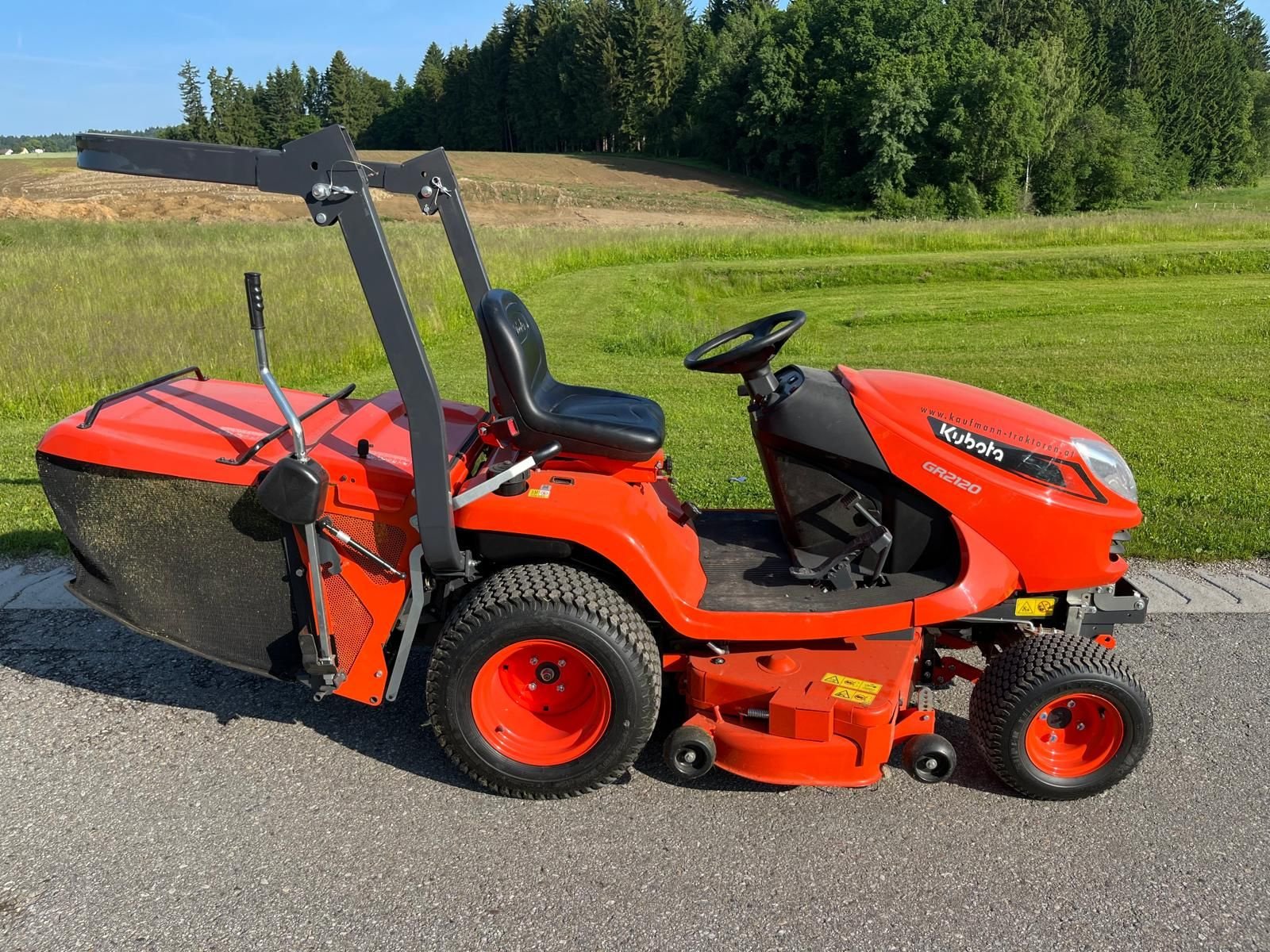 Rasentraktor des Typs Kubota Kubota GR 2120, Vorführmaschine in NATTERNBACH (Bild 2)
