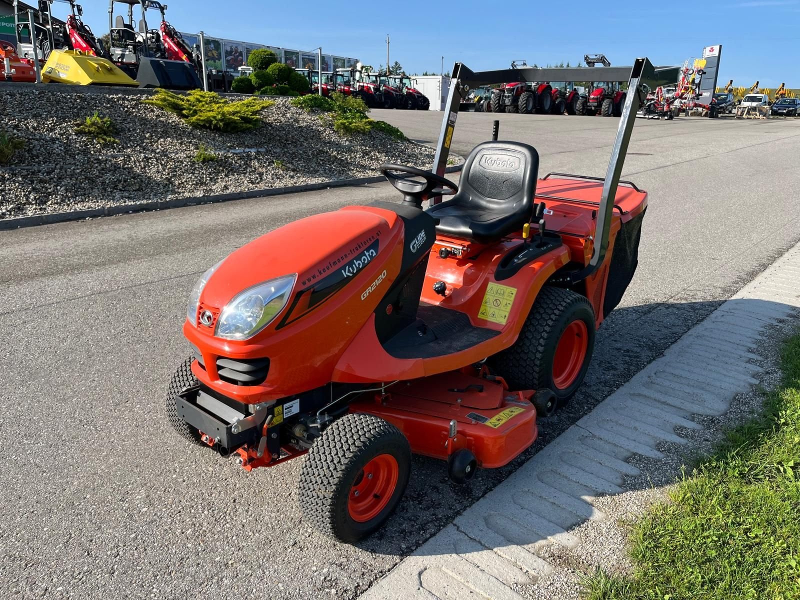 Rasentraktor des Typs Kubota Kubota GR 2120, Vorführmaschine in NATTERNBACH (Bild 1)