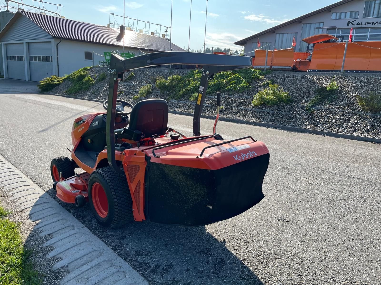 Rasentraktor des Typs Kubota Kubota GR 2120, Vorführmaschine in NATTERNBACH (Bild 5)