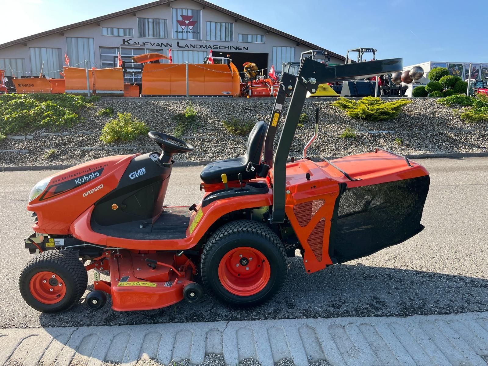 Rasentraktor des Typs Kubota Kubota GR 2120, Vorführmaschine in NATTERNBACH (Bild 4)