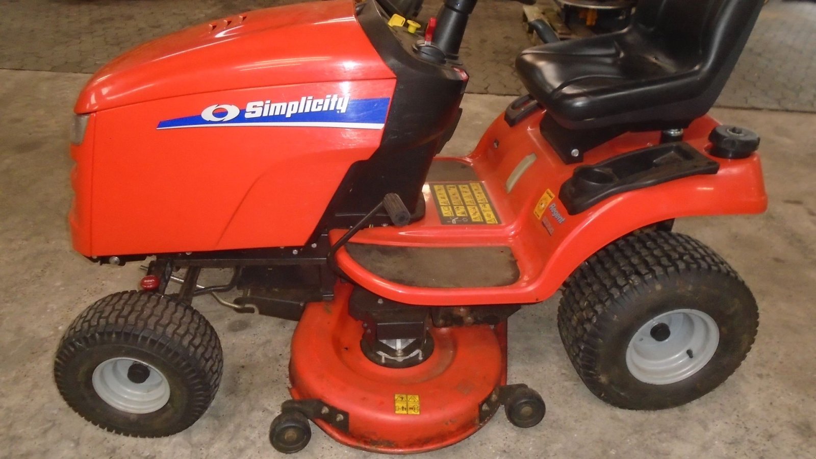 Rasentraktor typu Simplicity Regent ELT 17542, Gebrauchtmaschine v Viborg (Obrázek 3)