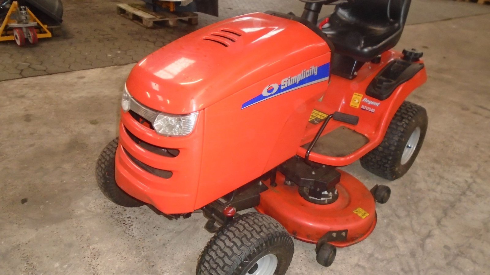 Rasentraktor typu Simplicity Regent ELT 17542, Gebrauchtmaschine v Viborg (Obrázek 1)